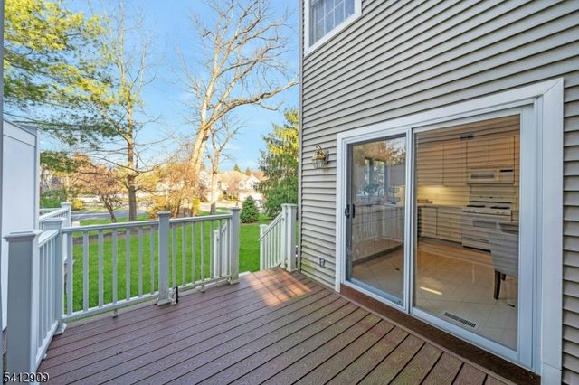 30 Clements Ct, Roseland Boro, NJ 07068