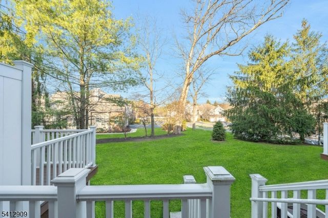 30 Clements Ct, Roseland Boro, NJ 07068