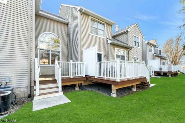 30 Clements Ct, Roseland Boro, NJ 07068