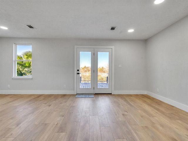 7016 Delesandri Drive, Hitchcock, TX 77563