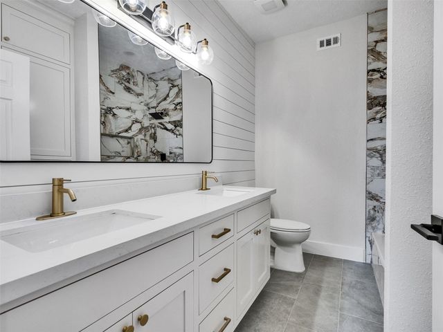 7016 Delesandri Drive, Hitchcock, TX 77563