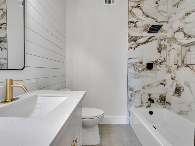 7016 Delesandri Drive, Hitchcock, TX 77563