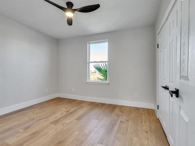 7016 Delesandri Drive, Hitchcock, TX 77563