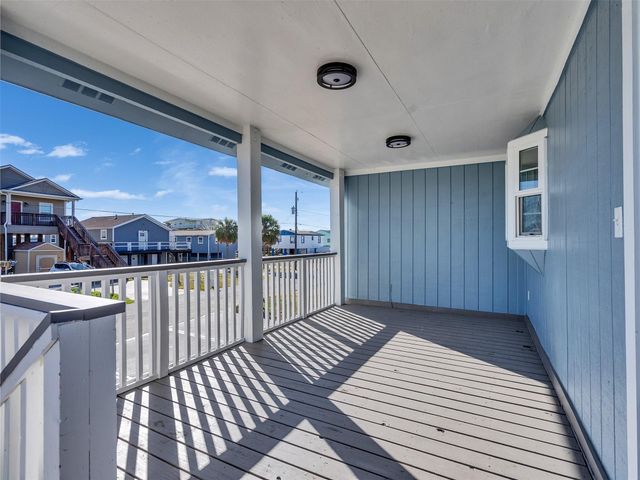 7016 Delesandri Drive, Hitchcock, TX 77563