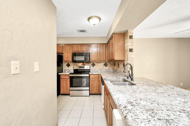 2501 Gulf Freeway 250D, Dickinson, TX 77539