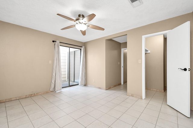 2501 Gulf Freeway 250D, Dickinson, TX 77539