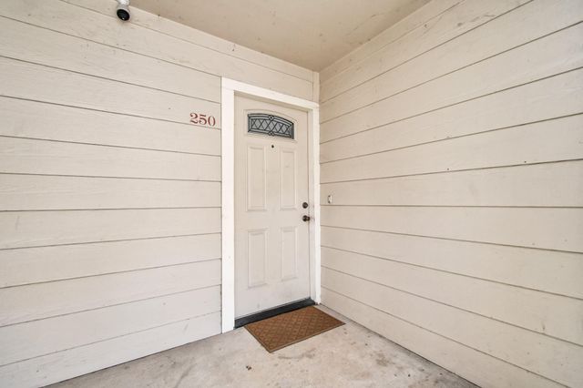 2501 Gulf Freeway 250D, Dickinson, TX 77539