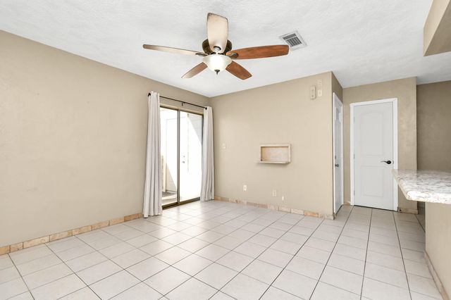 2501 Gulf Freeway 250D, Dickinson, TX 77539