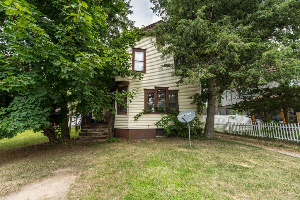 203 E Delaware Street, Decatur Vllg, MI 49045