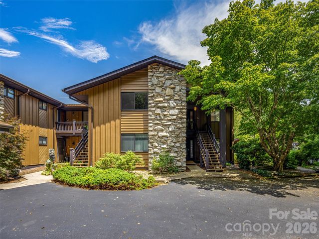 128 Country Ridge Road, Hendersonville, NC 28739