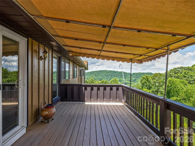 128 Country Ridge Road, Hendersonville, NC 28739