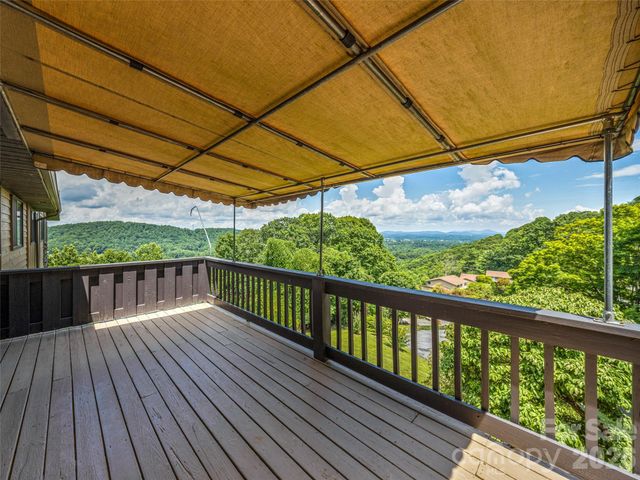 128 Country Ridge Road, Hendersonville, NC 28739