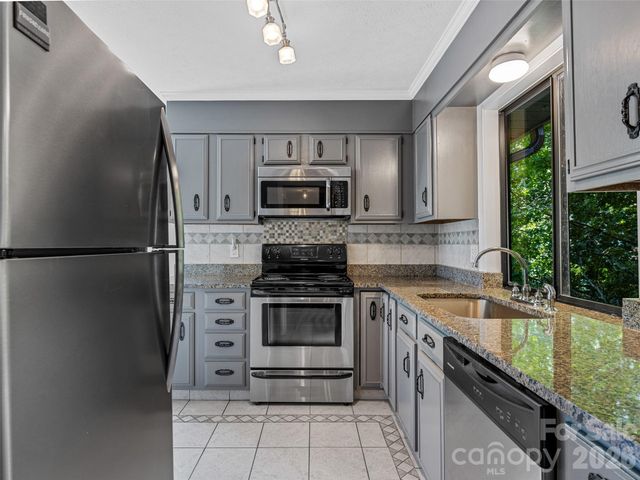 128 Country Ridge Road, Hendersonville, NC 28739