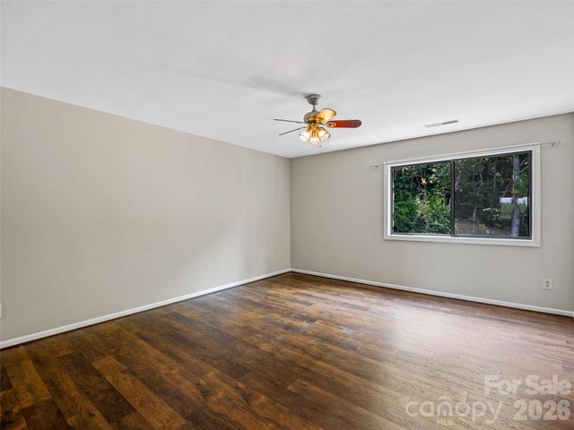 128 Country Ridge Road, Hendersonville, NC 28739