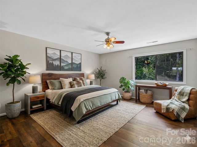 128 Country Ridge Road, Hendersonville, NC 28739