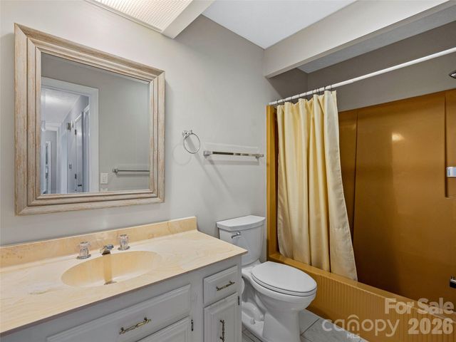 128 Country Ridge Road, Hendersonville, NC 28739