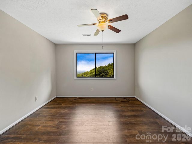 128 Country Ridge Road, Hendersonville, NC 28739