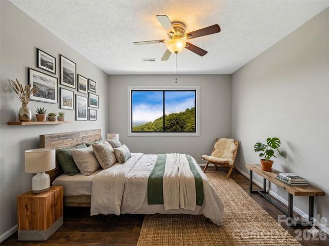 128 Country Ridge Road, Hendersonville, NC 28739