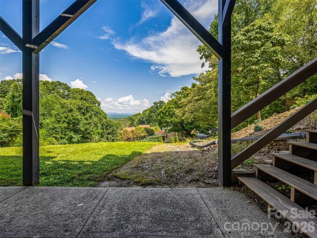 128 Country Ridge Road, Hendersonville, NC 28739