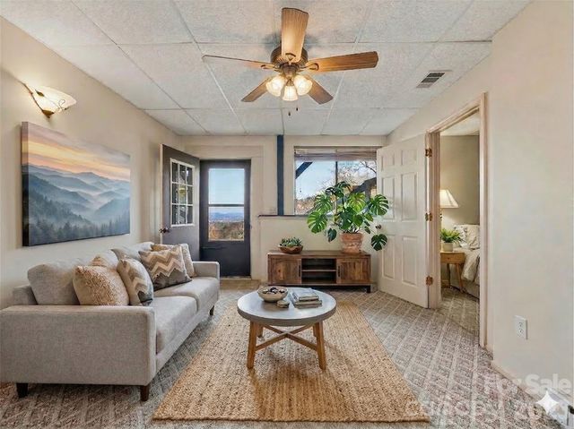 128 Country Ridge Road, Hendersonville, NC 28739