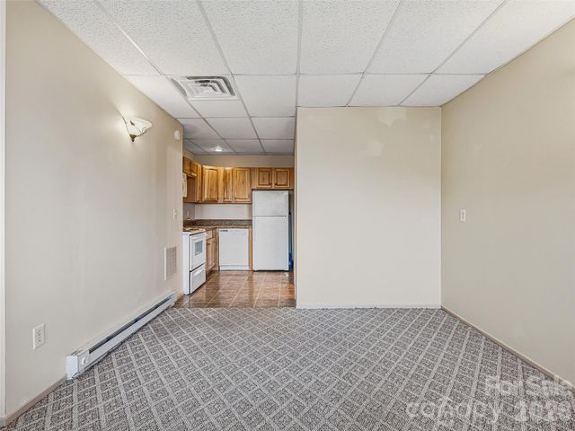 128 Country Ridge Road, Hendersonville, NC 28739