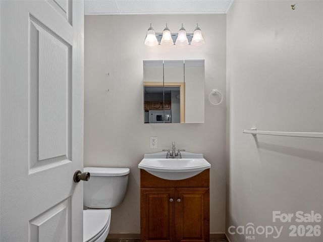 128 Country Ridge Road, Hendersonville, NC 28739