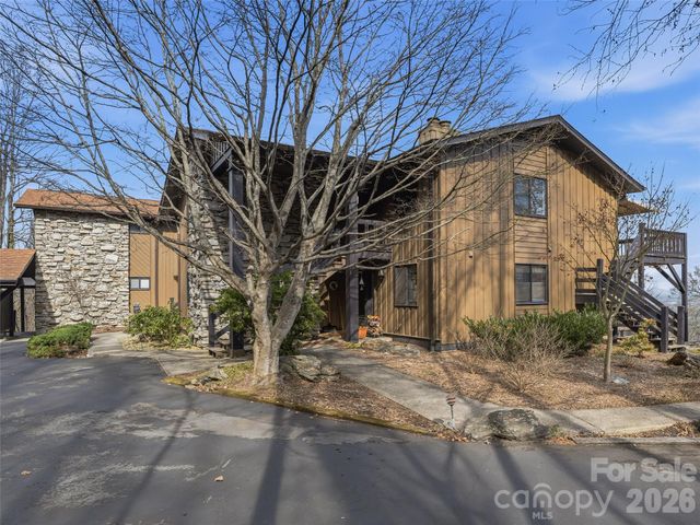 128 Country Ridge Road, Hendersonville, NC 28739