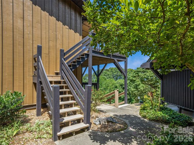 128 Country Ridge Road, Hendersonville, NC 28739