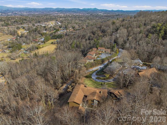 128 Country Ridge Road, Hendersonville, NC 28739