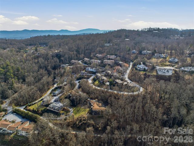 128 Country Ridge Road, Hendersonville, NC 28739