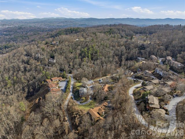 128 Country Ridge Road, Hendersonville, NC 28739