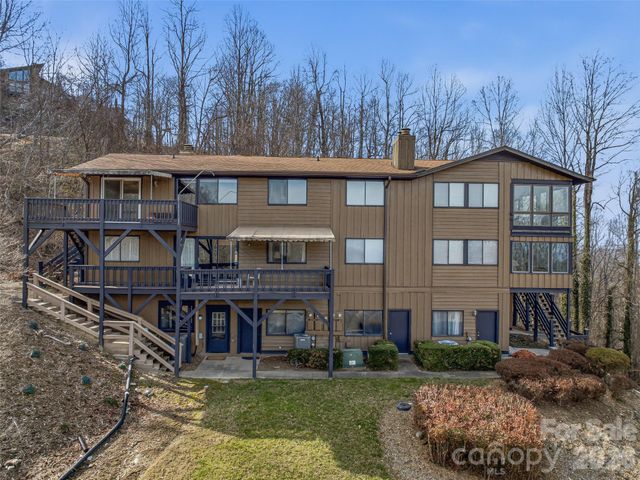 128 Country Ridge Road, Hendersonville, NC 28739