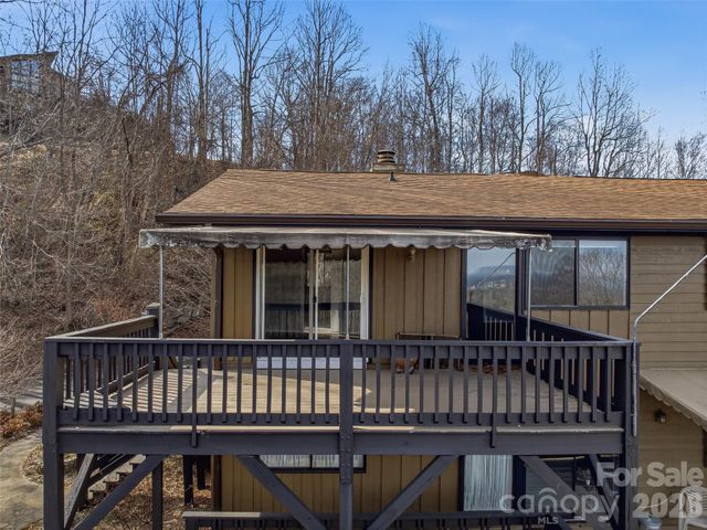 128 Country Ridge Road, Hendersonville, NC 28739