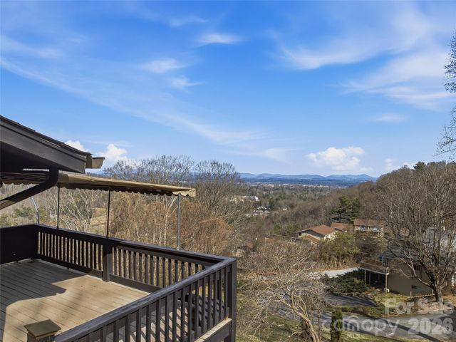 128 Country Ridge Road, Hendersonville, NC 28739