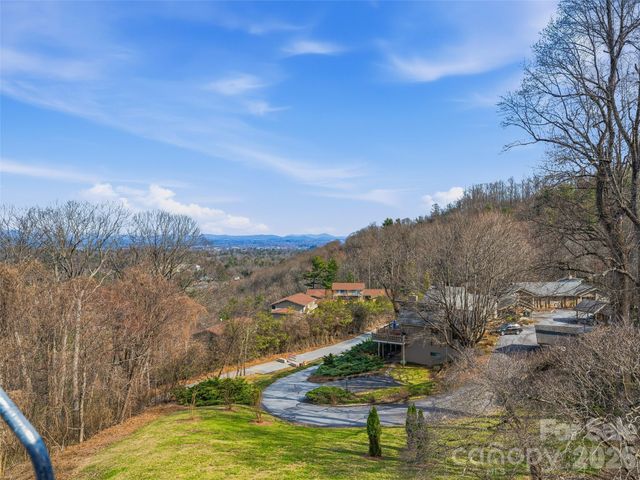 128 Country Ridge Road, Hendersonville, NC 28739