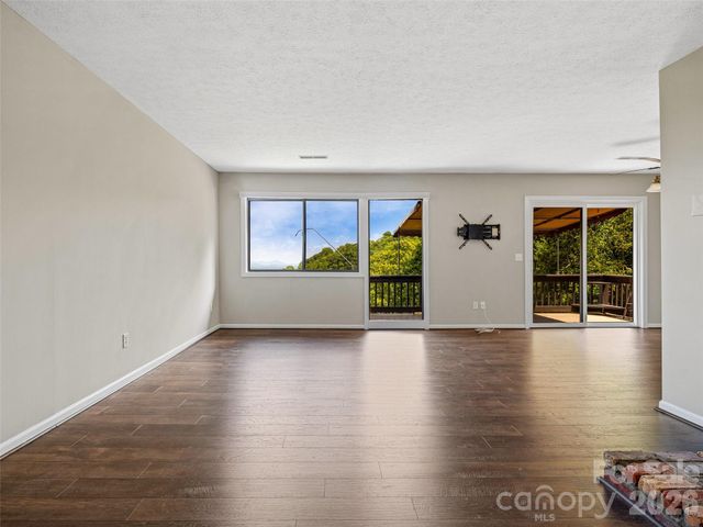 128 Country Ridge Road, Hendersonville, NC 28739