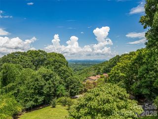 128 Country Ridge Road, Hendersonville, NC 28739