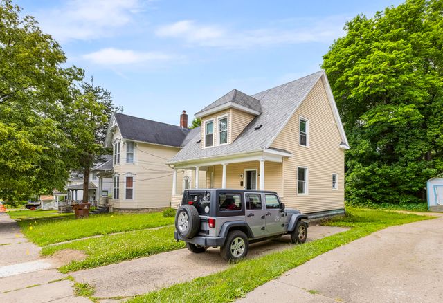 1030 S Jackson Street, Jackson, MI 49203