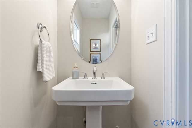 10240 Deerlake Dr, New Kent, VA 23124