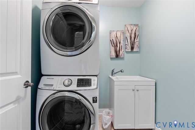 10240 Deerlake Dr, New Kent, VA 23124