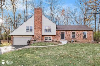 9326 Green Tree Drive, Grand Blanc, MI 48439