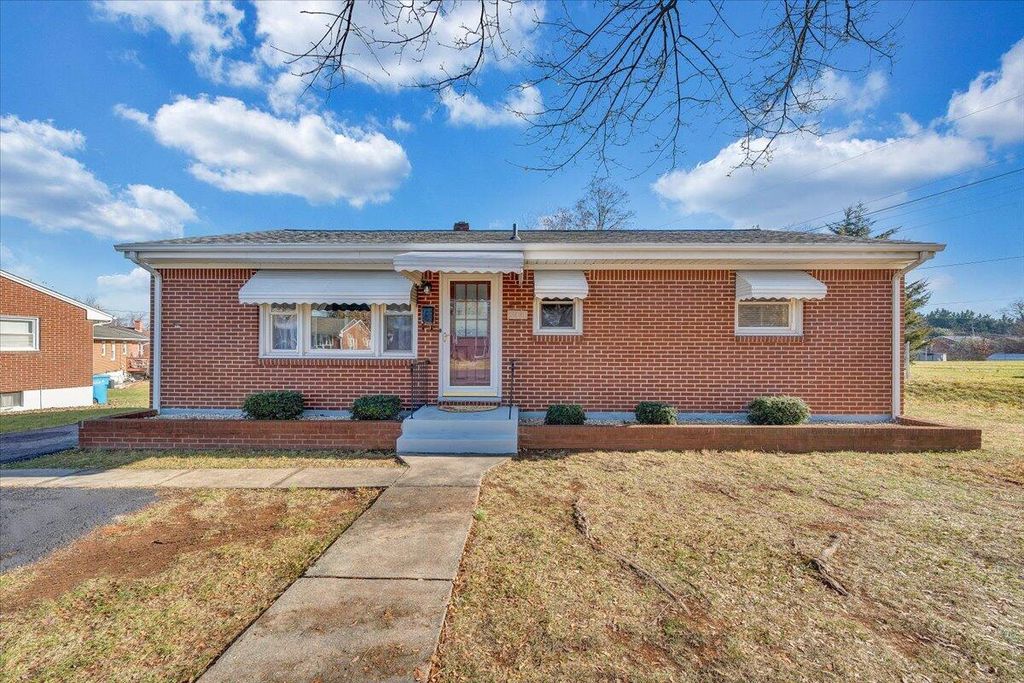 5001 Hazelridge RD, Roanoke, VA 24012