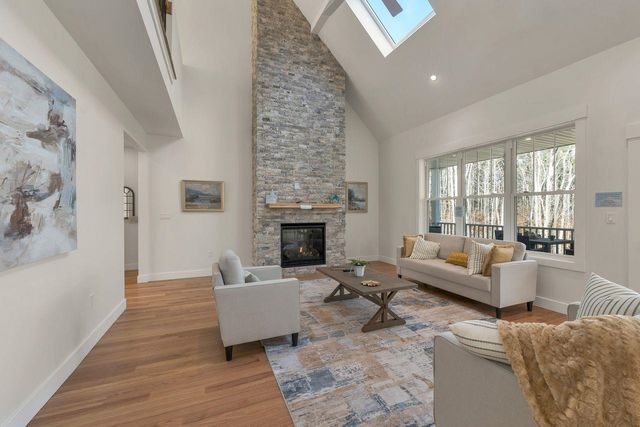 44 Lady Walsingham Way, Laconia, NH 03246