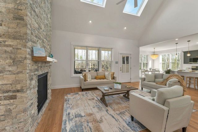 44 Lady Walsingham Way, Laconia, NH 03246