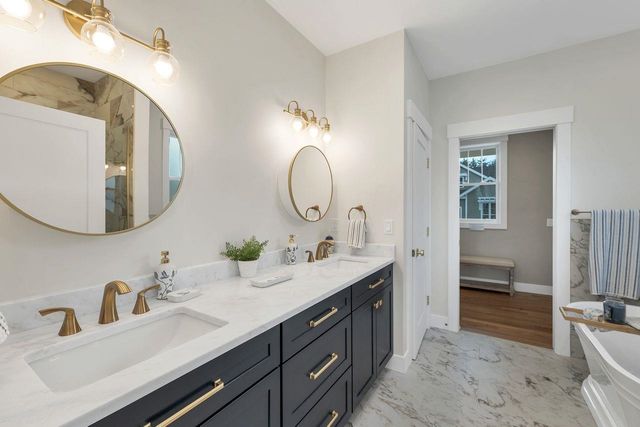 44 Lady Walsingham Way, Laconia, NH 03246