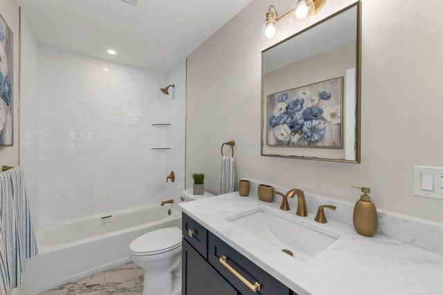 44 Lady Walsingham Way, Laconia, NH 03246