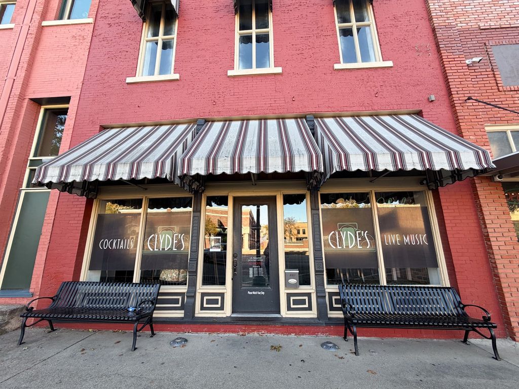 207 W Ennis Avenue, Ennis, TX 75119