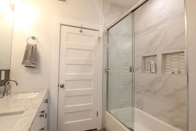 901 E 39th Street, Kansas City, MO 64109