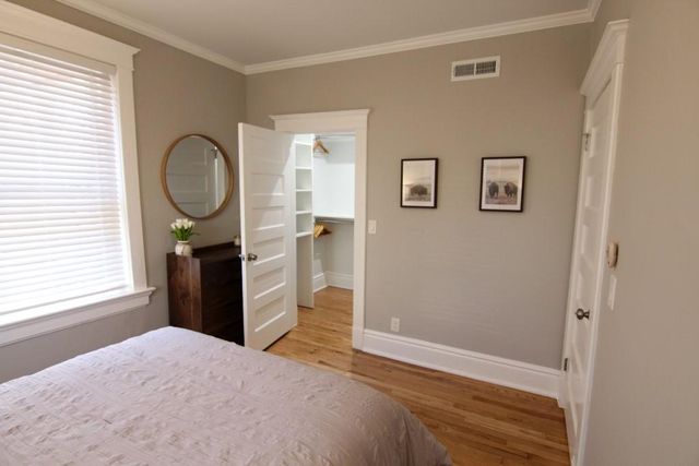 901 E 39th Street, Kansas City, MO 64109