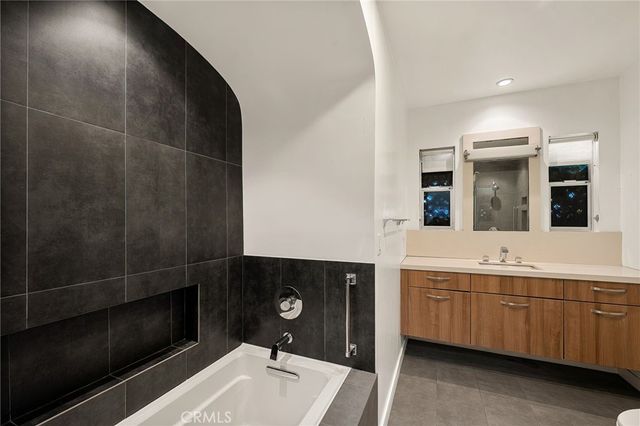 2511 Granville, Los Angeles, CA 90064